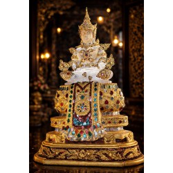 พระแก้วรัตนเรืองรองทรงเครื่อง