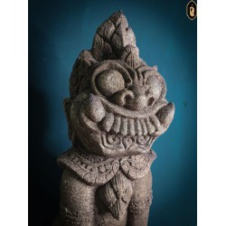 สิงห์หน้ายักษ์แกะจากหินทราย งานเก่าอายุเกิน 100 ปี