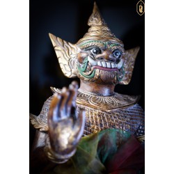 Ancient wood The legend of the old Li-Kae, Muang Suphan