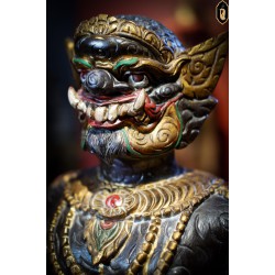 Lord Buddha Old golden teak is worshiped to bring prosperity to life and business.