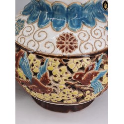 antique pair of vases gourd style absorbs wealth It is for adjusting Feng Shui. Set up in the living room to attract stored energy bring wealth