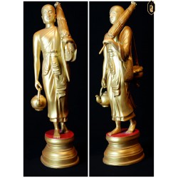 Phra Siwali, a beautiful Buddha image with a deep year old, considered a good amulet in that era Collect new gold