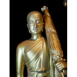 Phra Siwali, a beautiful Buddha image with a deep year old, considered a good amulet in that era Collect new gold