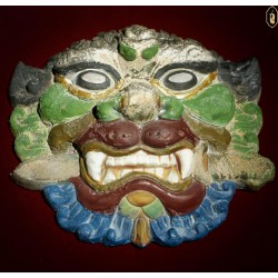 A lion with a sword, about 100 years old, good feng shui good things that kill well. Stuck in the office, the office has a deadly positive power that attracts good things. And also the negative destroyer is to drive away bad power, help protect.