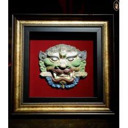 A lion with a sword, about 100 years old, good feng shui good things that kill well. Stuck in the office, the office has a deadly positive power that attracts good things. And also the negative destroyer is to drive away bad power, help protect.