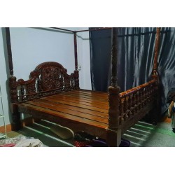 6-foot antique teak bed, 4 masts, well preserved, almost never used, owner announces to find a new owner