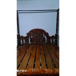 6-foot antique teak bed, 4 masts, well preserved, almost never used, owner announces to find a new owner