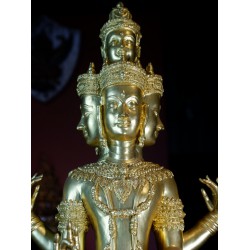 Phra Trimurti, the three great gods who grant many blessings, creating auspiciousness, created with the same materials and ceremonies as the statue in front of the World Trade Center, ceremonies were held 3 times in 3 sacred places.