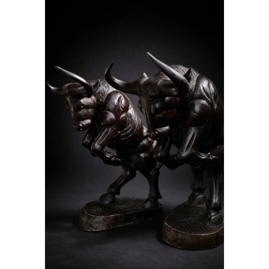 กระทิงไม้โบราณคู่ (มีเพียงคู่เดียว)