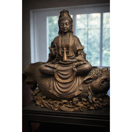 พระโพธิสัตว์กวนอิมประทับมัจฉามังกร