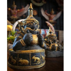 "พระราหูอมจันทร์องค์นี้ ไม่ได้เลือกคนดู แต่มันเลือกเจ้าของ"