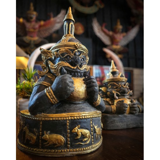 "พระราหูอมจันทร์องค์นี้ ไม่ได้เลือกคนดู แต่มันเลือกเจ้าของ"