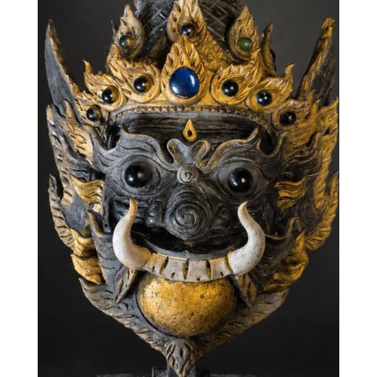 เศียรหนังพระราหูอมจันทร์