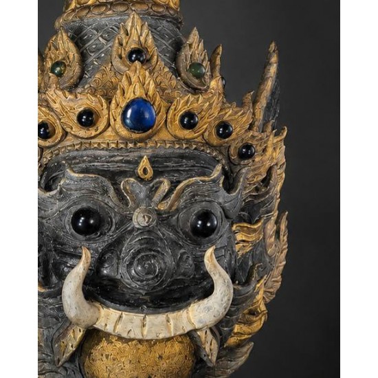 เศียรหนังพระราหูอมจันทร์