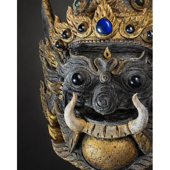 เศียรหนังพระราหูอมจันทร์