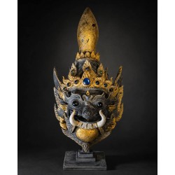 เศียรหนังพระราหูอมจันทร์